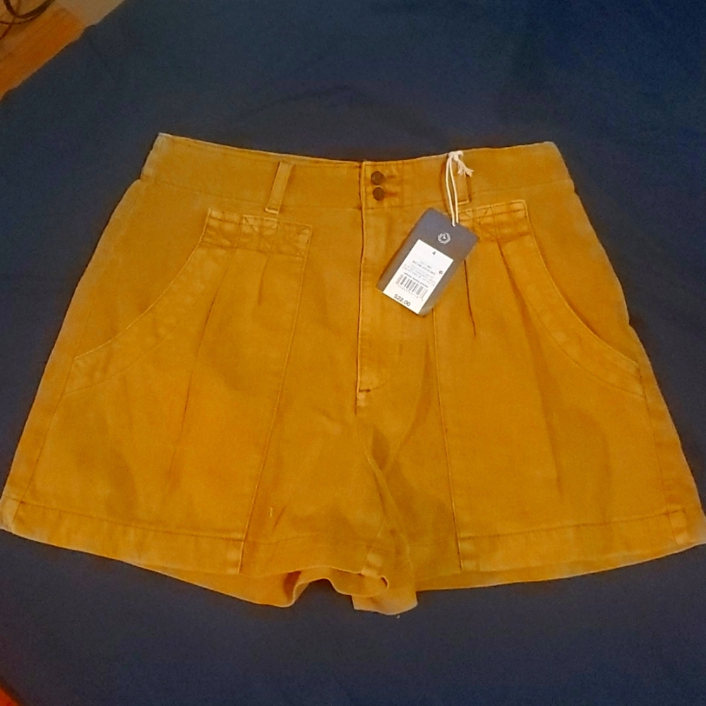 Universal Thread sz 4 shorts, mustard seed, pleated with pockets